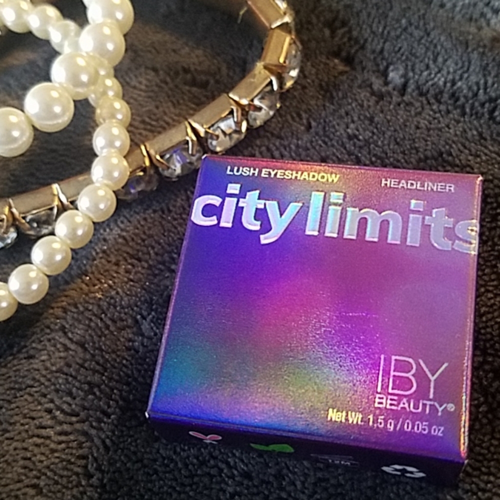 IBY BEAUTY CITY LIMITS lush eyeshadow